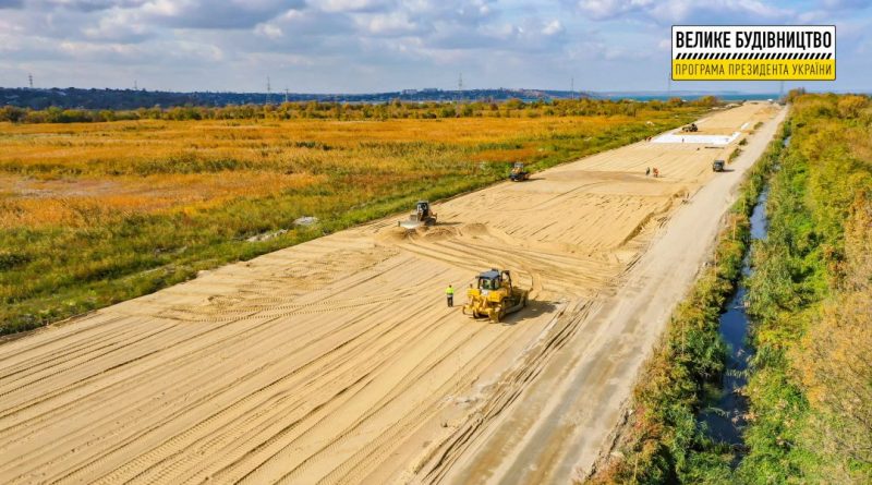 «ВЕЛИКЕ БУДІВНИЦТВО» НА ОДЕЩИНІ В ДІЇ: ТРИВАЮТЬ РОБОТИ З БУДІВНИЦТВА НОВОЇ ДОРОГИ ДО ОДЕСЬКОГО МОРСЬКОГО ПОРТУ